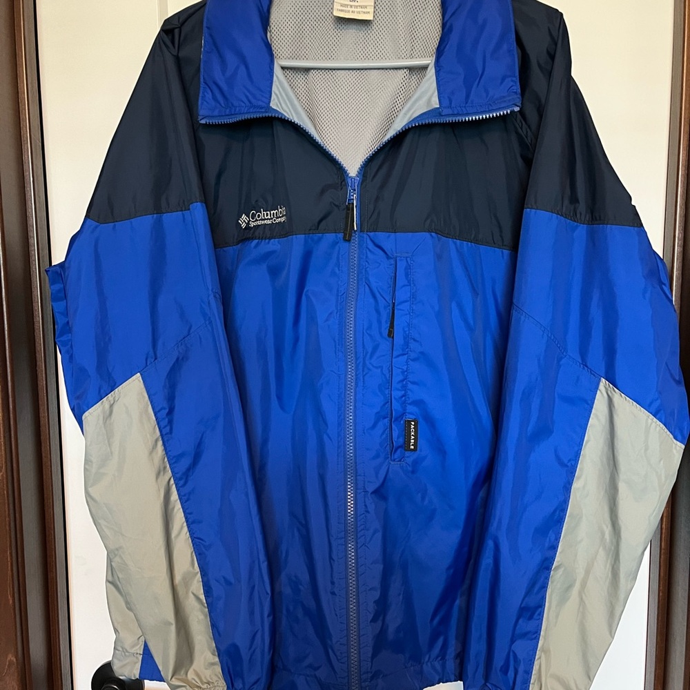 Mens Columbia light weight jacket. EUC